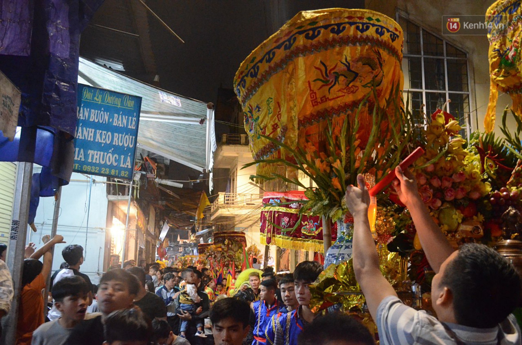 Hà Nội: Dùng kim khâu vào da của 17 ông lợn để thực hiện lễ rước và tế lợn trong đêm ở làng La Phù