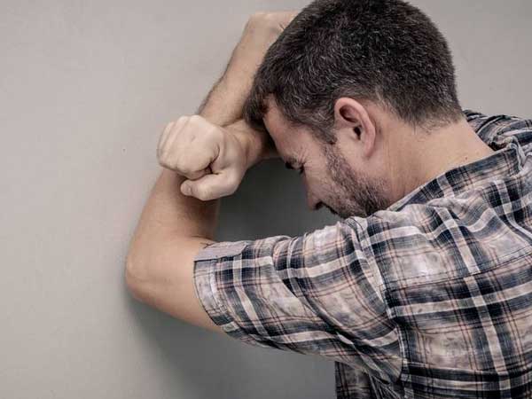 Bạn gái liên tưởng những chuyện trên mạng rồi dằn vặt tôi