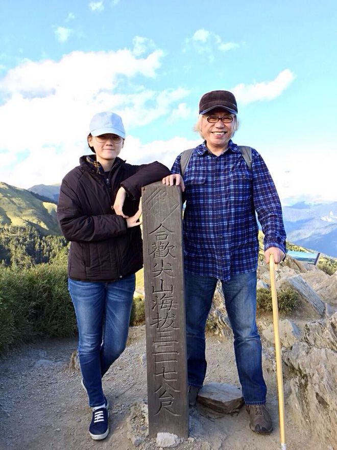 Cứ tưởng đã chia tay, cặp đôi ông cháu ồn ào một thời lại tung ảnh kỉ niệm 6 năm yêu nhau hạnh phúc