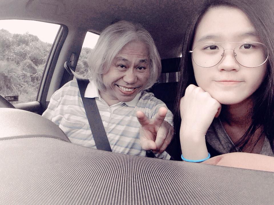 Cứ tưởng đã chia tay, cặp đôi ông cháu ồn ào một thời lại tung ảnh kỉ niệm 6 năm yêu nhau hạnh phúc