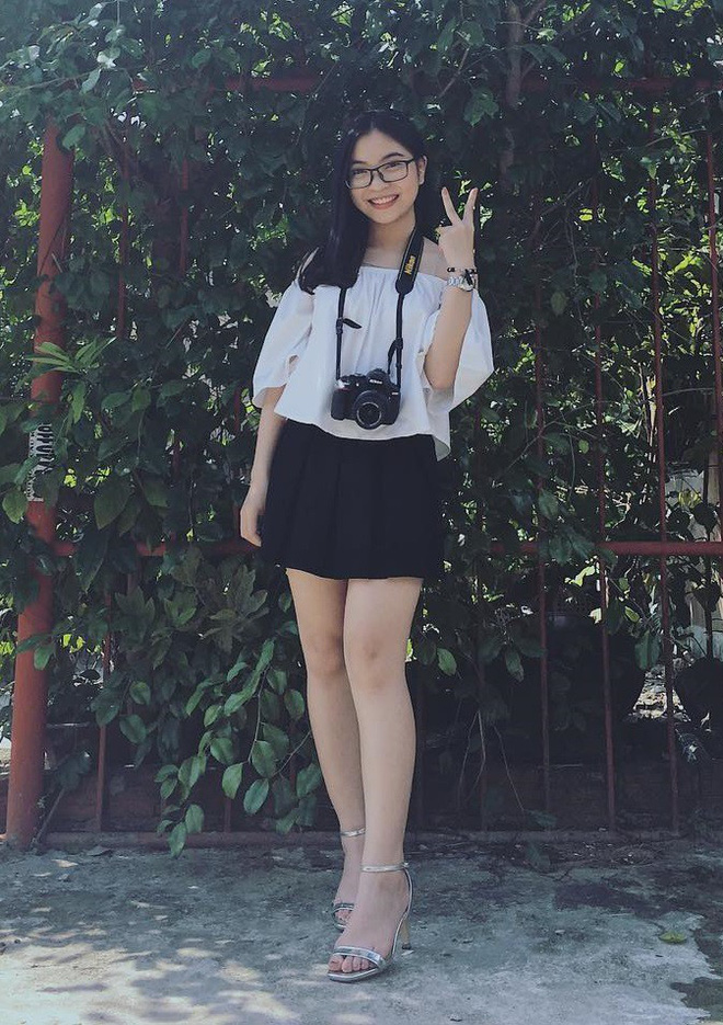 Tội cho Nhật Lê, mặc hơi sexy 1 tý đã bị netizen nhắc nhở: Anh Quang Hải nổi lên là chị bắt đầu thiếu vải