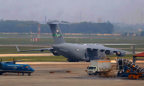 Boeing hạng nặng sẽ chở ôtô, trực thăng của Tổng thống Mỹ đến Việt Nam