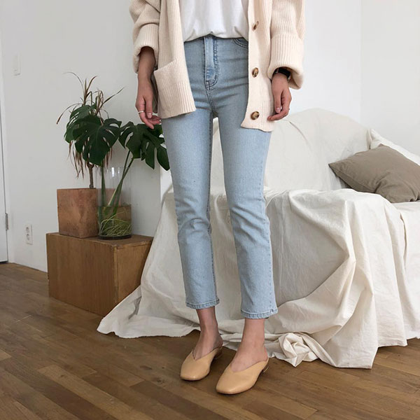 Không cần nghĩ nhiều khi diện quần jeans, các nàng cứ mix cùng 3 mẫu giày này là đẹp tuyệt đối