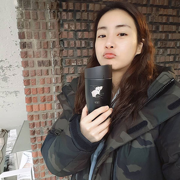 Mặt mộc của tình cũ Hyun Bin chính là điều mà mọi quý cô ao ước: xinh đẹp hệt như khi tô son điểm phấn