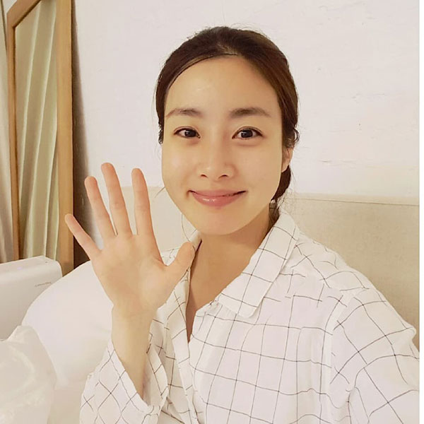 Mặt mộc của tình cũ Hyun Bin chính là điều mà mọi quý cô ao ước: xinh đẹp hệt như khi tô son điểm phấn