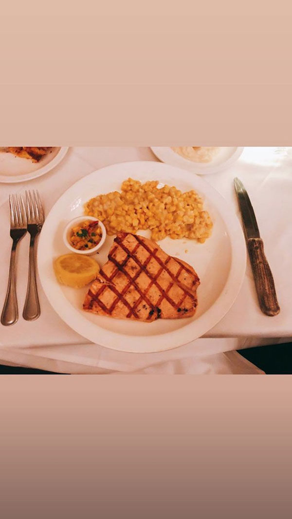 Sau khi sang Mỹ đính hôn, Phạm Hương rất chăm khoe điều này và dân mạng lại phát hiện điểm khác biệt bất ngờ