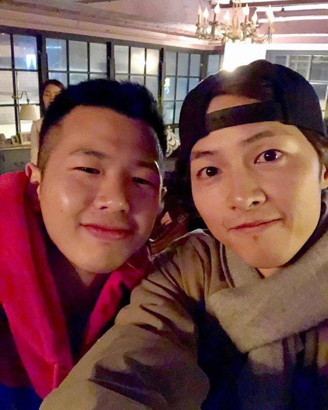 Sau bao ngày mất tích, Song Joong Ki đã xuất hiện rồi đây này