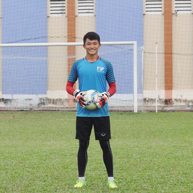 Thủ môn U22 Việt Nam có nụ cười duyên, từng là bạn trai Yến Xuân