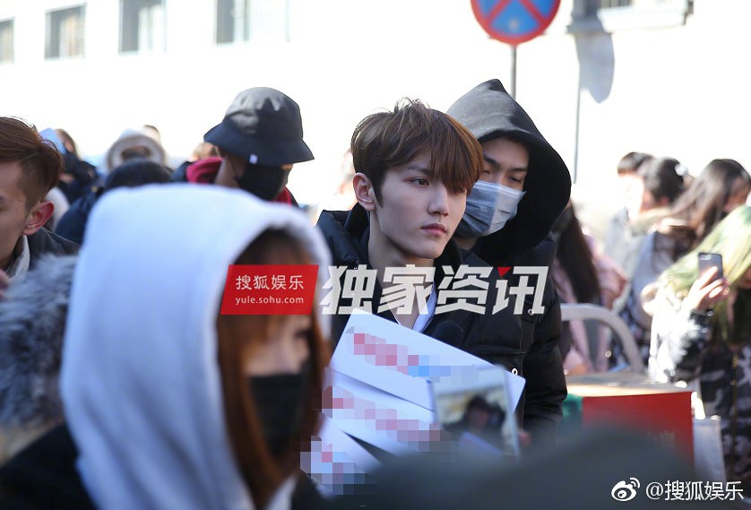 2 mỹ nam sinh năm 2001 gây bão ở lò nghệ thuật lớn nhất châu Á: Người con nhà nòi, người nổi nhất nhì Produce 101