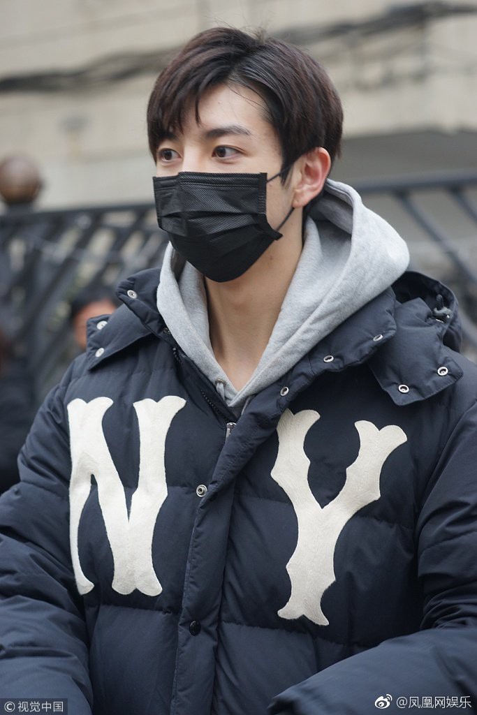 2 mỹ nam sinh năm 2001 gây bão ở lò nghệ thuật lớn nhất châu Á: Người con nhà nòi, người nổi nhất nhì Produce 101