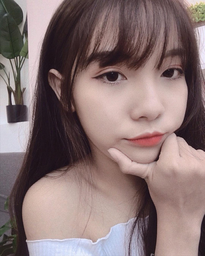 Bạn gái xinh đẹp của tiền đạo 10X ghi bàn thắng cho U22 Việt Nam