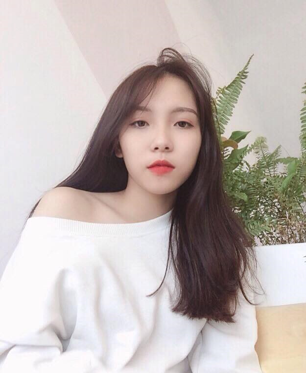 Bạn gái xinh đẹp của tiền đạo 10X ghi bàn thắng cho U22 Việt Nam