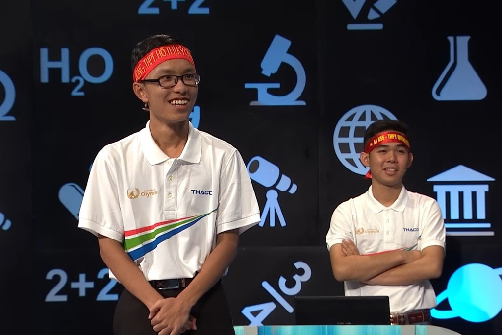 10X gây bão mạng với màn múa quạt tại Đường lên đỉnh Olympia là ai?