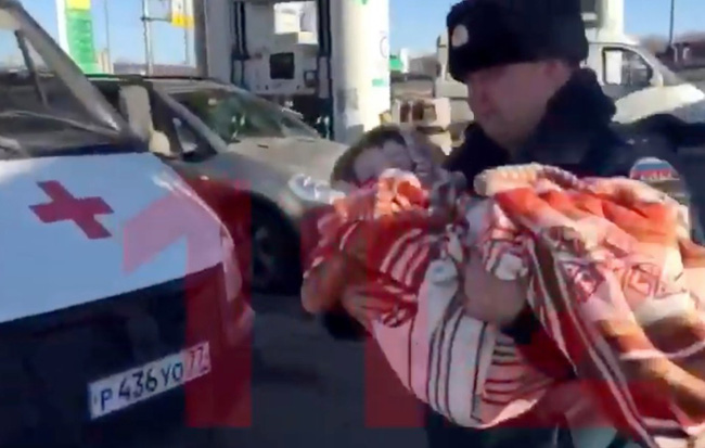 Bà mẹ ác quỷ quấn nilon vào đầu con trai rồi bỏ mặc trong rừng cả đêm, lý do khiến ai nghe thấy cũng giận run người