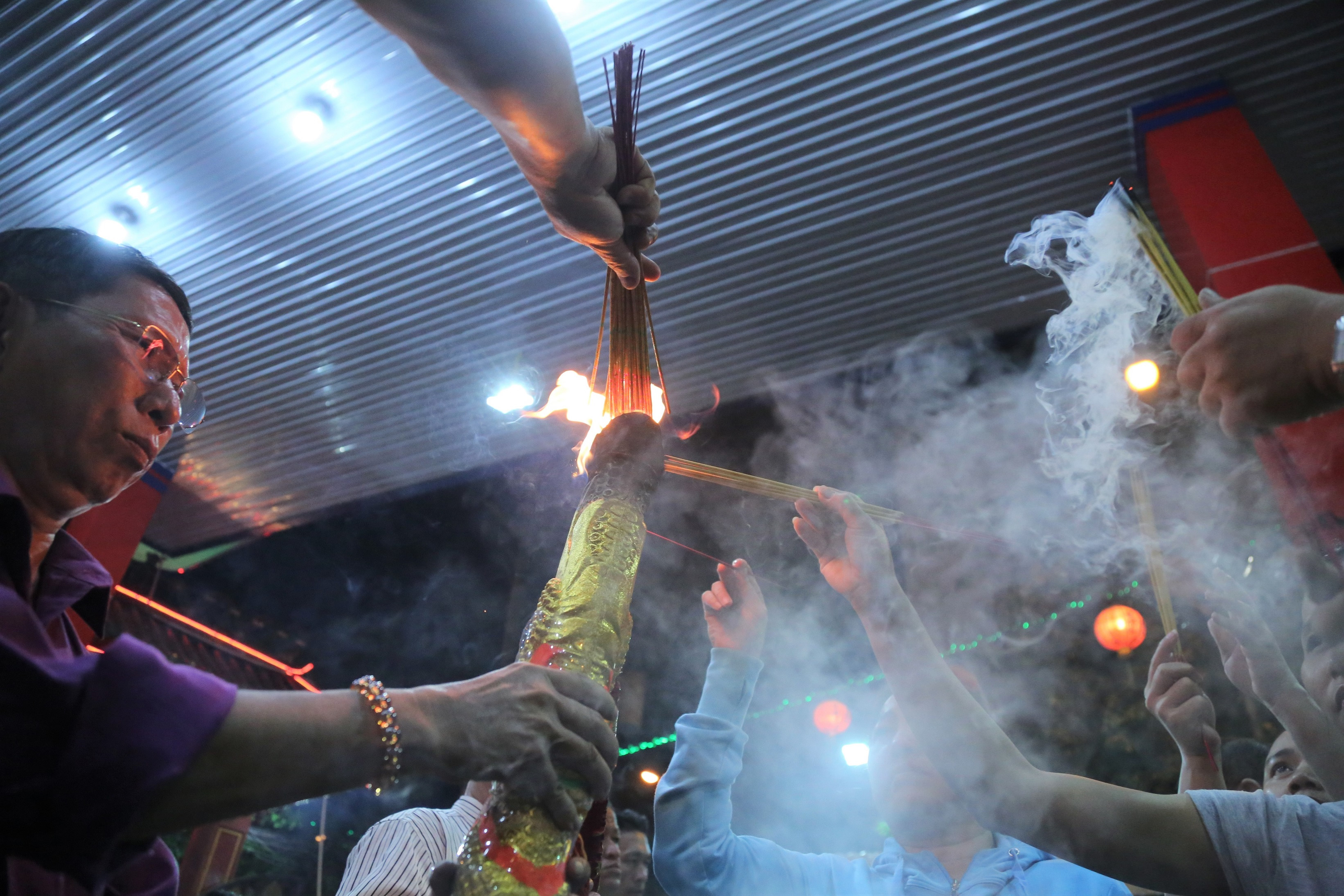 Video ảnh: Biển người đi lễ Bà Thiên Hậu lúc 0h ở Bình Dương