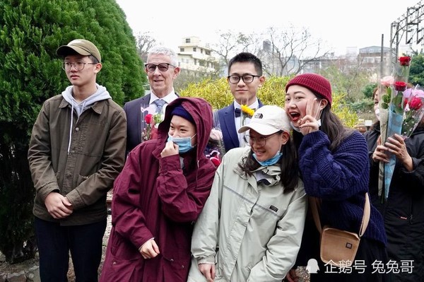 Phải lòng cụ ông 75 tuổi, chàng trai 24 quyết tâm theo đuổi 3 năm và cái kết kinh ngạc