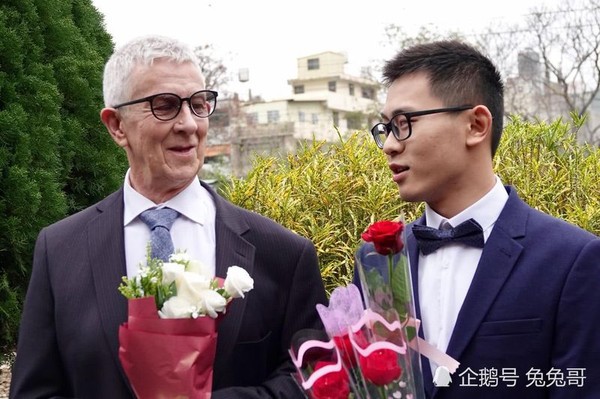 Phải lòng cụ ông 75 tuổi, chàng trai 24 quyết tâm theo đuổi 3 năm và cái kết kinh ngạc