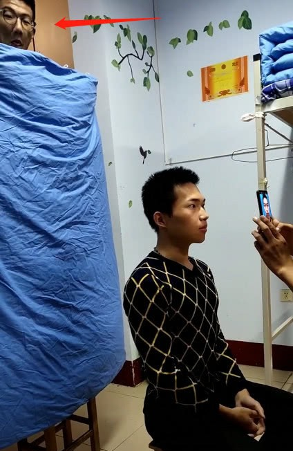 Cần ảnh thẻ gấp mà không kịp ra tiệm chụp thì làm gì? Loạt ảnh bá đạo này sẽ cho bạn đáp án