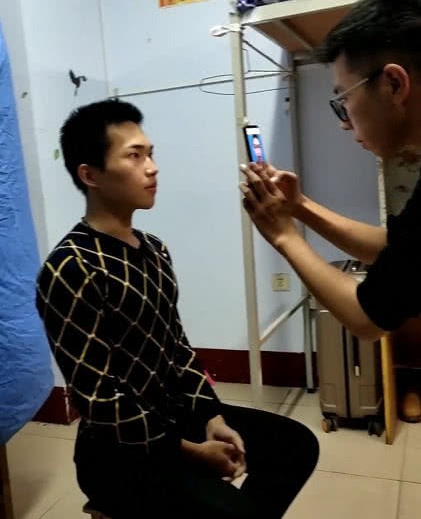 Cần ảnh thẻ gấp mà không kịp ra tiệm chụp thì làm gì? Loạt ảnh bá đạo này sẽ cho bạn đáp án Cần ảnh thẻ gấp mà không kịp ra tiệm chụp thì làm gì? Loạt ảnh bá đạo này sẽ cho bạn đáp án