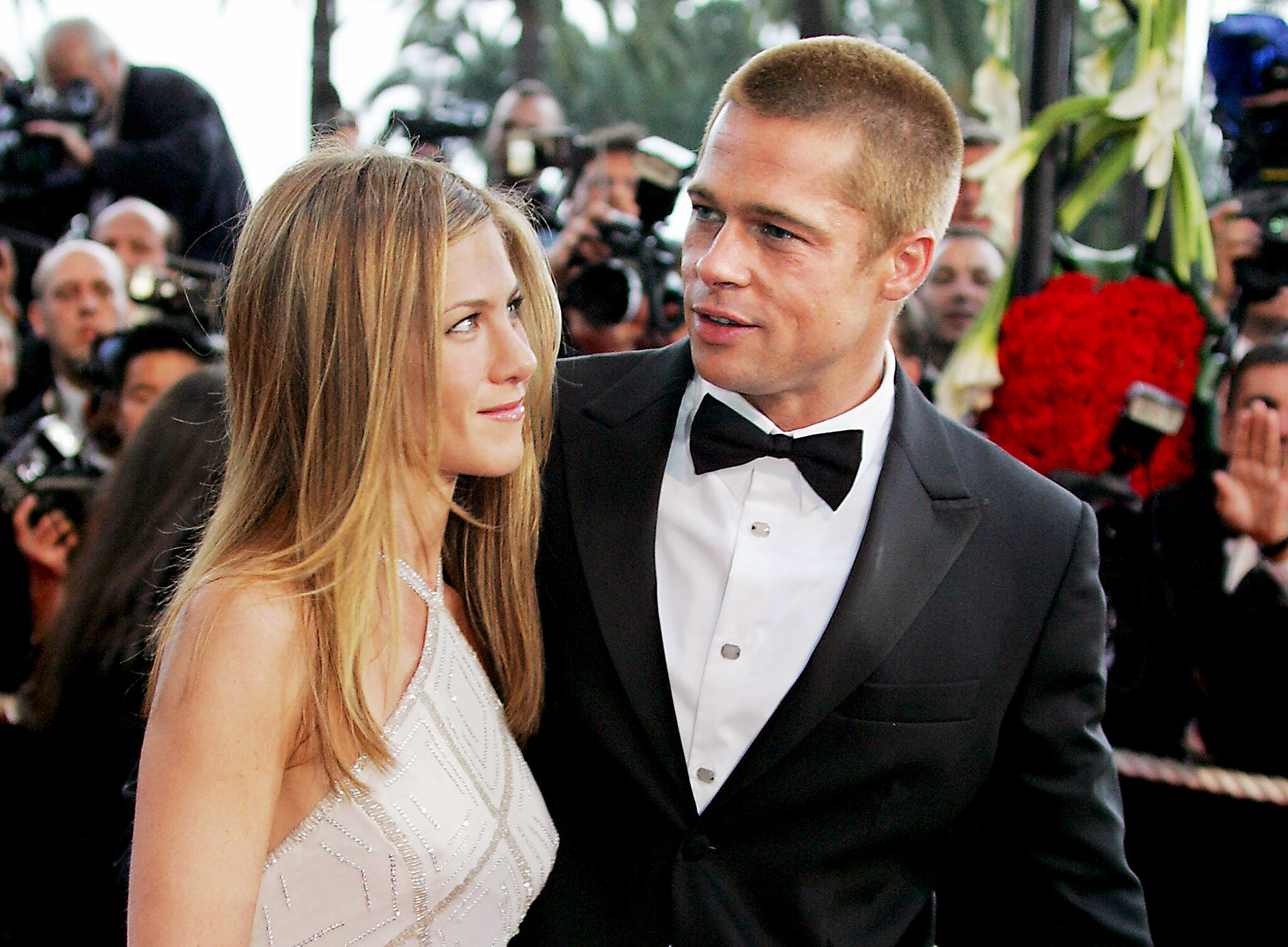 Không chỉ nối lại quan hệ, Brad Pitt và Jennifer Aniston giờ còn tình đến mức rủ nhau đi trốn sau tiệc sinh nhật?