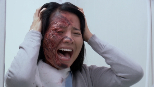 Sởn da gà với màn đánh ghen bằng axit kinh hoàng nhất màn ảnh Việt