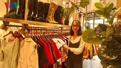 Hàng thời trang giảm giá sâu vẫn… ế