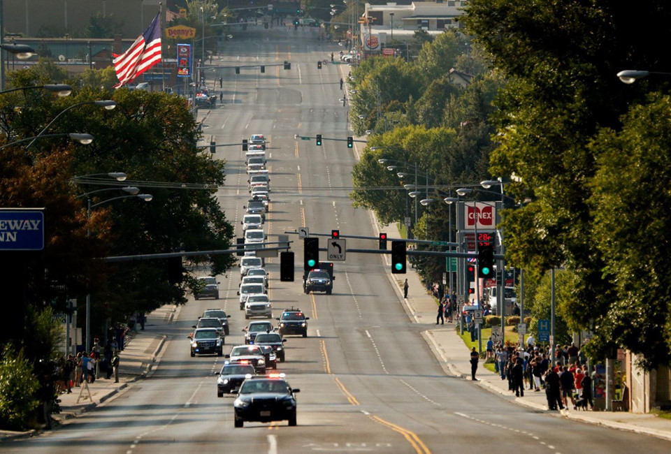 Đội hình xe hộ tống của ông Trump vận hành như thế nào?