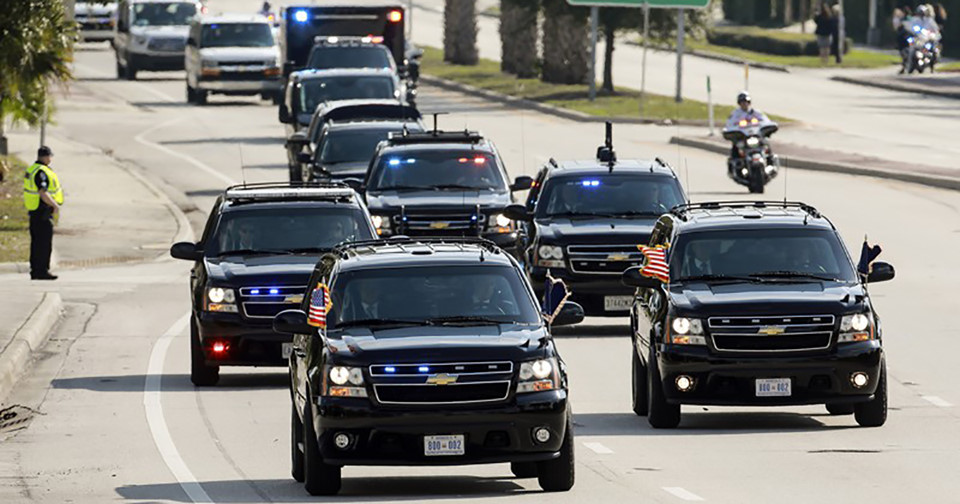 Đội hình xe hộ tống của ông Trump vận hành như thế nào?