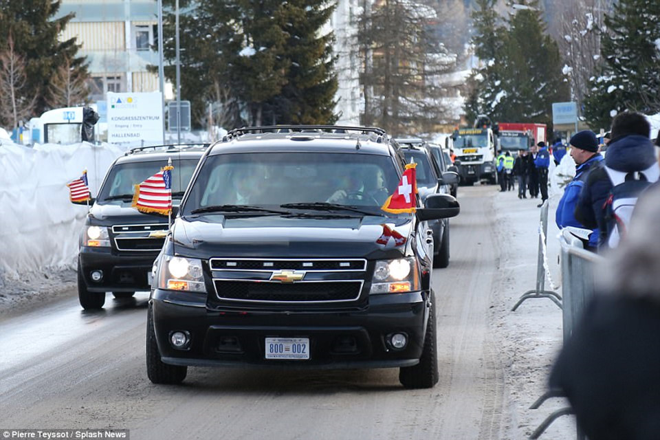 Đội hình xe hộ tống của ông Trump vận hành như thế nào?