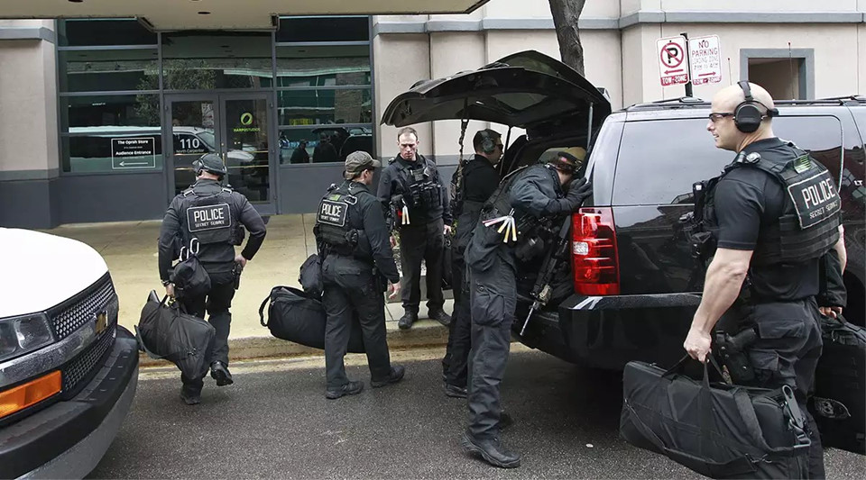 Đội hình xe hộ tống của ông Trump vận hành như thế nào?