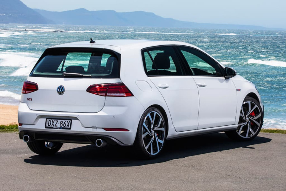 Hatchback thể thao Volkswagen Golf GTI 2019 giá 34.000 USD