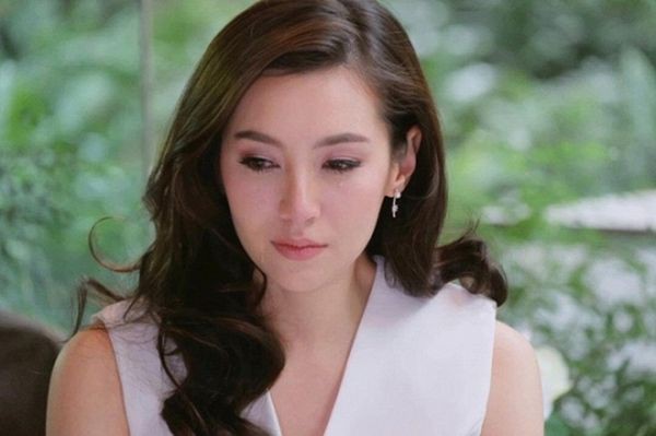 Chồng quỳ gối xin vợ tha thứ khi bị phát hiện ngoại tình, nhưng câu nói của anh ta khiến cô chết điếng