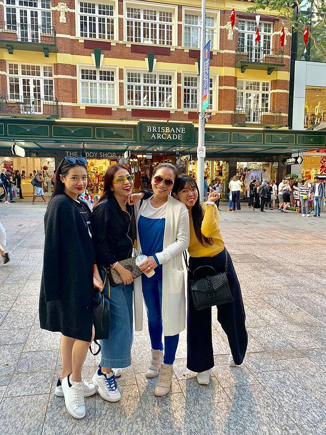 Lần đầu xuất hiện sau tin đồn sinh con nhưng khuôn mặt của Nhã Phương mới thực sự gây bất ngờ