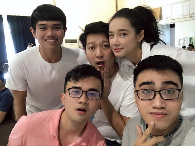 Lần đầu xuất hiện sau tin đồn sinh con nhưng khuôn mặt của Nhã Phương mới thực sự gây bất ngờ