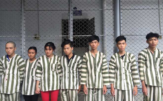 Bắt nhóm dàn cảnh mua hàng online rồi xông vào lột sạch nạn nhân giữa đường ở Sài Gòn