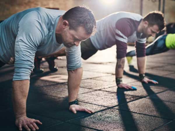 Đàn ông nên hít đất 40 cái mỗi ngày