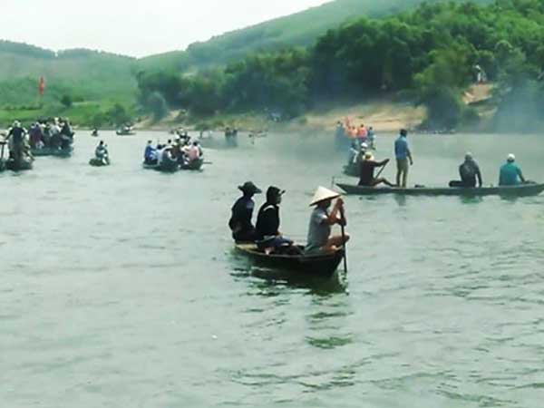 Nghi phạm hiếp dâm bỏ quên dép, rơi điện thoại ở hiện trường