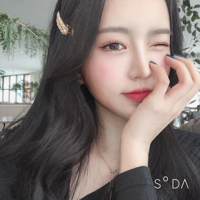 Các hot girl Hàn đánh mắt rất nhẹ nhưng vẫn xinh lồng lộn là nhờ cả vào bí kíp 2 giây này