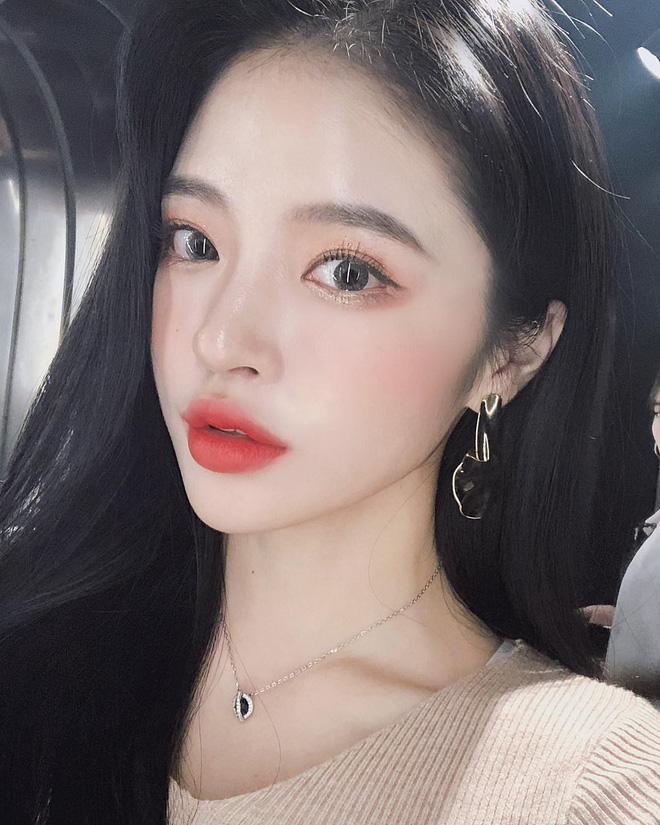 Các hot girl Hàn đánh mắt rất nhẹ nhưng vẫn xinh lồng lộn là nhờ cả vào bí kíp 2 giây này