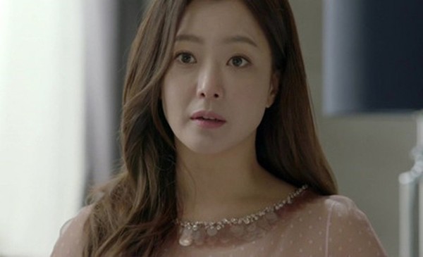 Mẹ chồng mê tín xem bói đầu năm đón ngay con dâu cũ về nhà, dâu mới xử lý thế này khiến cô ả dọn hành lý ngay tức khắc