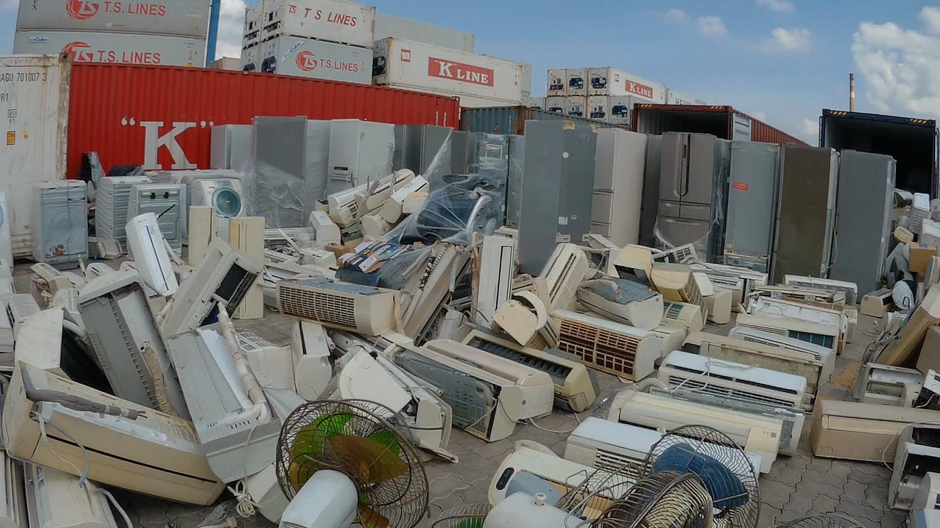 Bỏ 4 triệu mua nồi cơm điện Nhật cũ: Chồng cuồng hàng bãi, vợ phát hãi