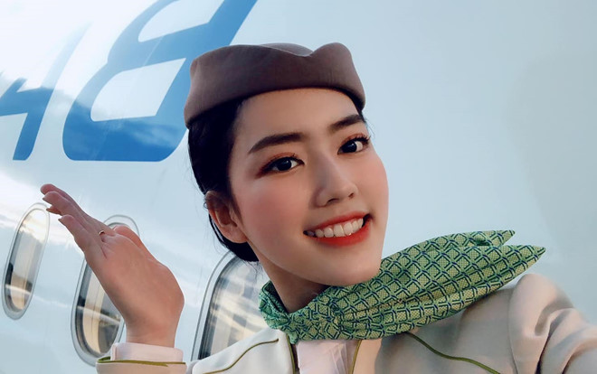 Nữ tiếp viên hàng không xinh đẹp múa trên máy bay là ai?