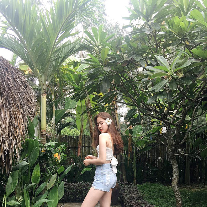 Nữ tiếp viên hàng không xinh đẹp múa trên máy bay là ai?