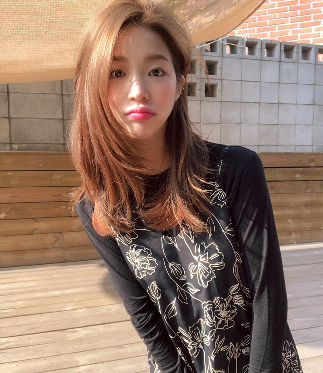 Nếu sở hữu mái tóc mỏng dính, chỉ chực chờ gãy rụng thì 4 tips sau đây chính là cứu tinh đích thực cho các nàng