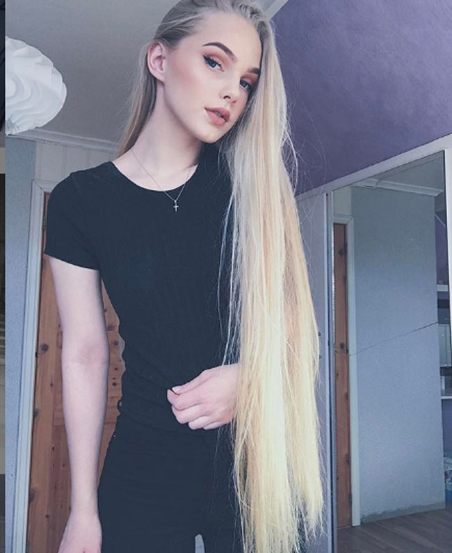 2 cô gái đẹp châu Âu có mái tóc thác nước khiến người gặp, người yêu