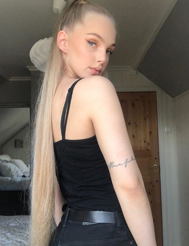 2 cô gái đẹp châu Âu có mái tóc thác nước khiến người gặp, người yêu