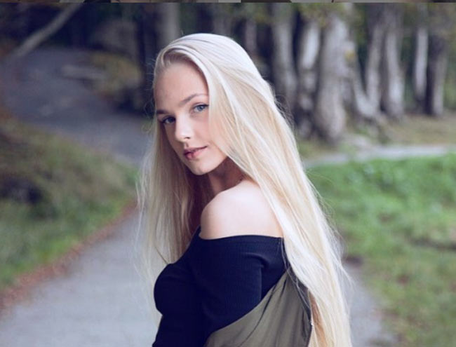 2 cô gái đẹp châu Âu có mái tóc thác nước khiến người gặp, người yêu