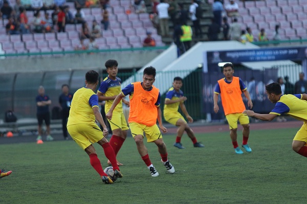 U22 Việt Nam 4-0 U22 Timor Leste: Danh Trung tiếp tục tỏa sáng giúp VN có mặt tại bán kết sớm 1 lượt trận
