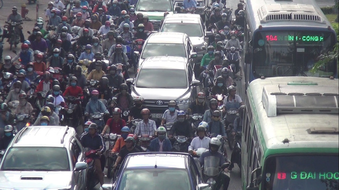Di chuyển đoạn đường 1km mất hơn 30 phút ở Sài Gòn