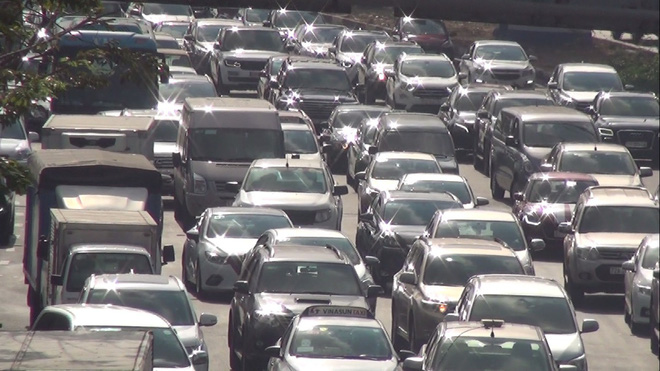 Di chuyển đoạn đường 1km mất hơn 30 phút ở Sài Gòn